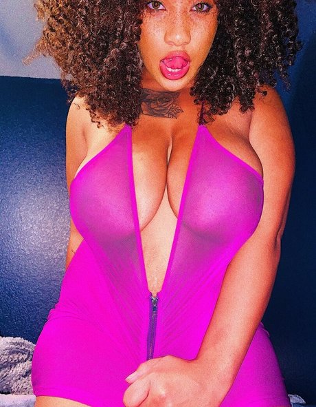 raynellemariah pretty star photo