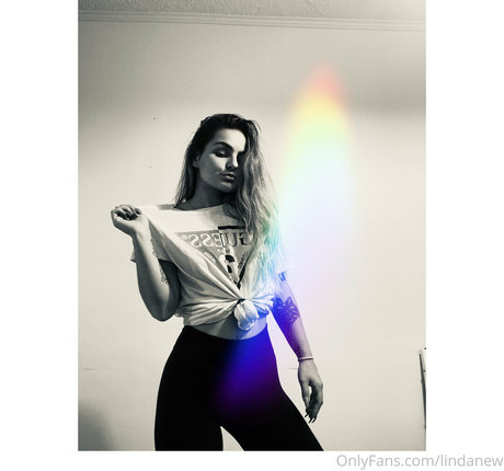 female popular onlyfans nude pics