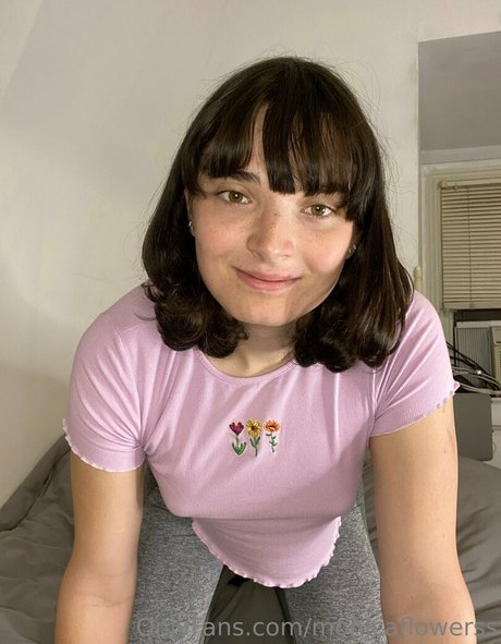 monicaflowerss star sexy images