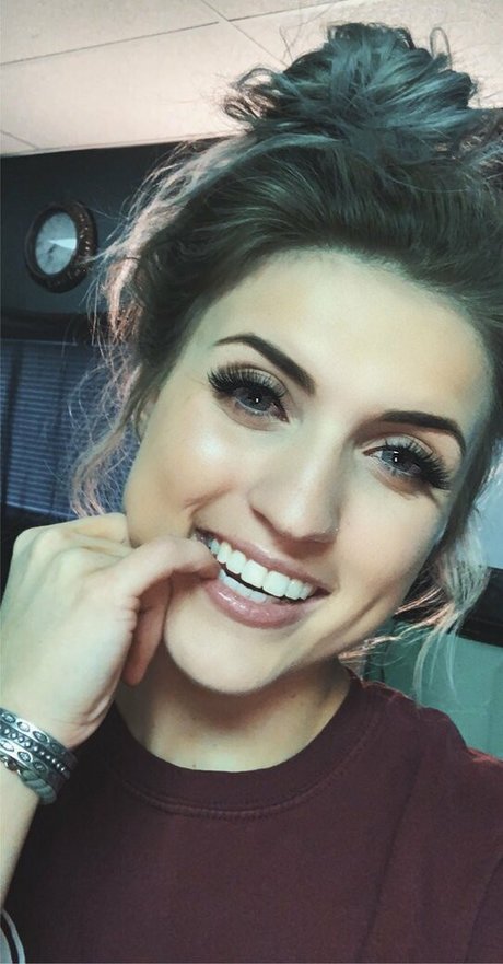 Nicholemhoward hd model photos