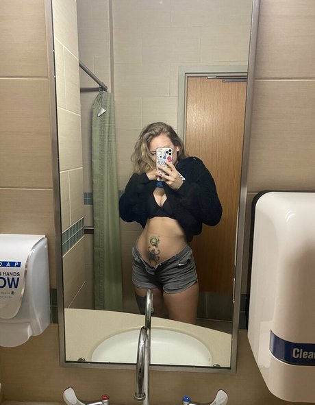 cheerleader onlyfans naked photo