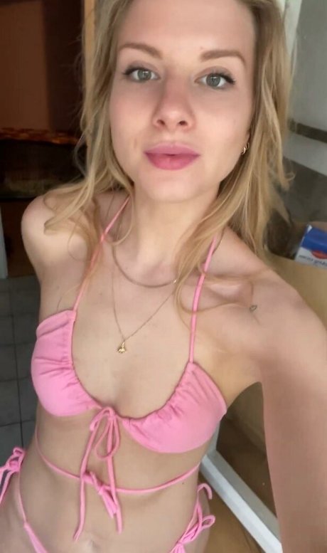 Irawhatsmyname24 pornstar naked pictures