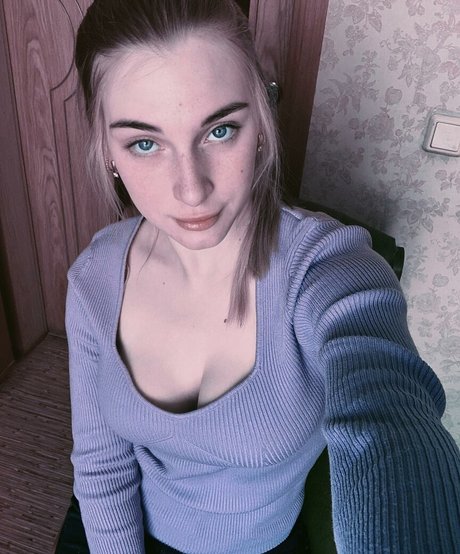 Girl Valerie top model img