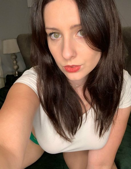 mooreerinxxx erotic star img