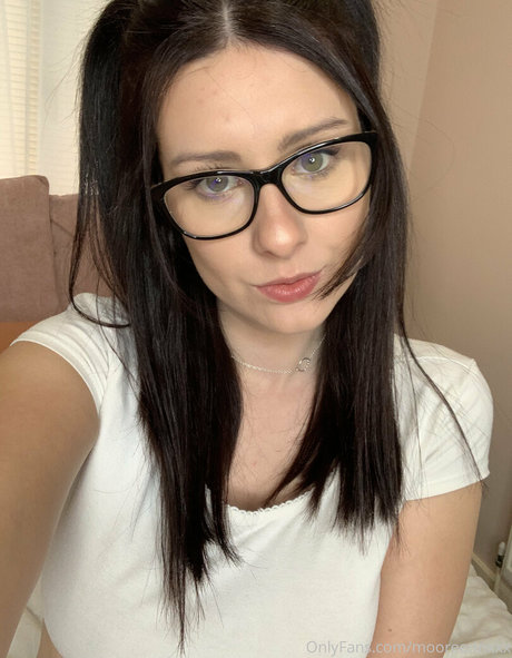 mooreerinxxx perfect actress img