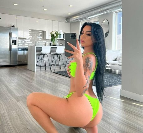 ashsprivate nude model photo