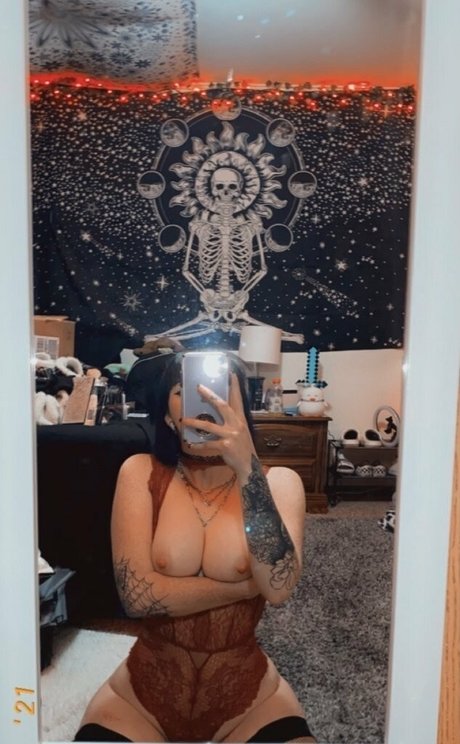 biggtittygothgirl star nude pictures