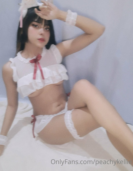 peachykellie hot actress img