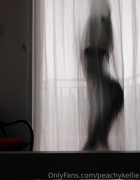 peachykellie hot pornstar pic