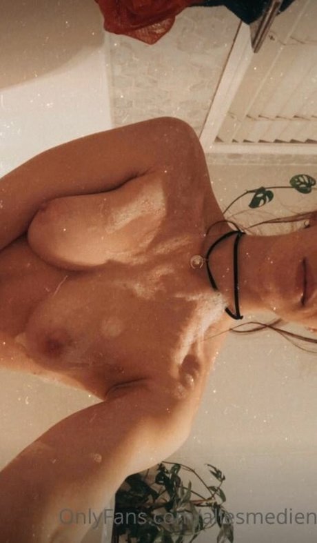 Allesmedien erotic actress pictures