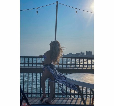 Dale08gc pretty actress galleries