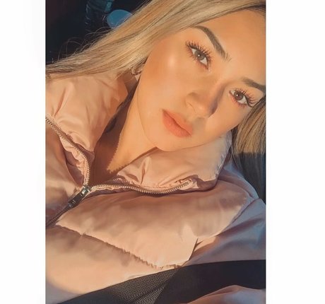 Dale08gc beautiful actress pic