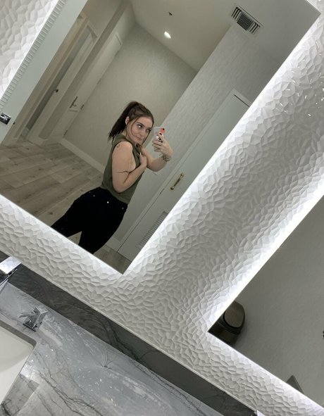 Hotwifechar exclusive star picture