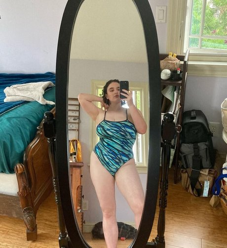 Alida Roos nudes star gallery