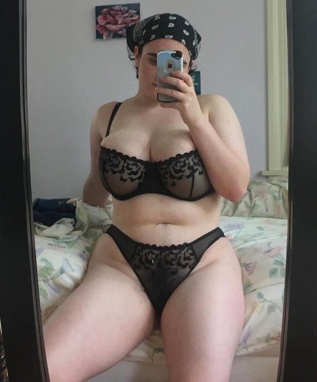 Alida Roos exclusive actress pics