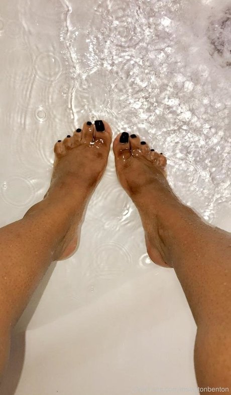 Layton Benton star sexy image