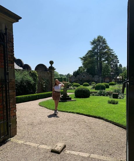 Helayna Birkett nude model pic