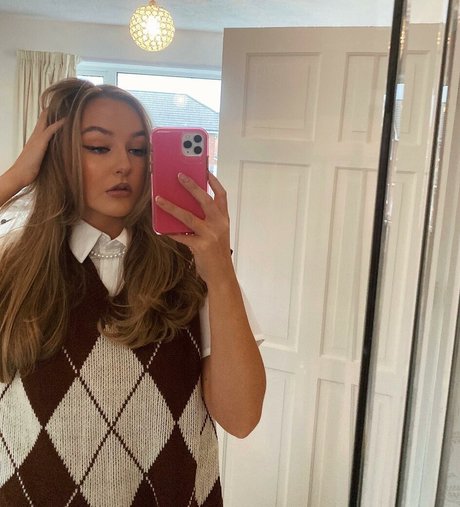 Helayna Birkett naked model galleries