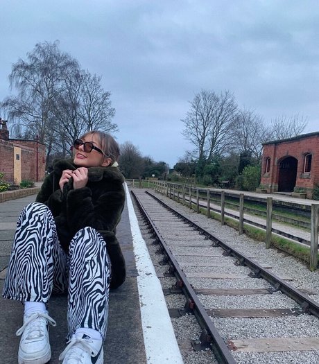 Helayna Birkett art star photos