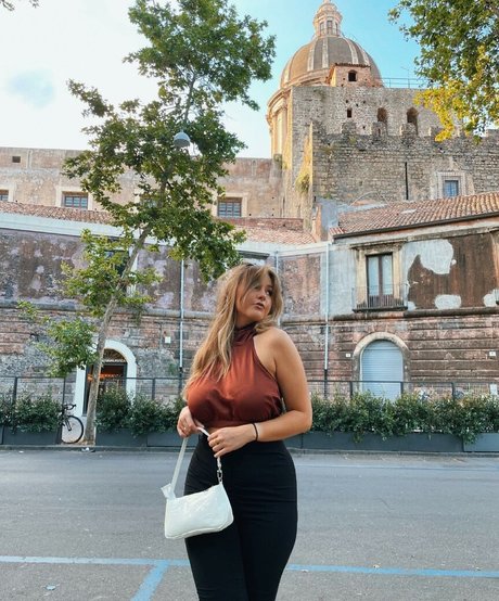 Helayna Birkett hd actress pic