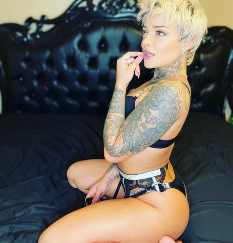 Kris Karson adult model photos