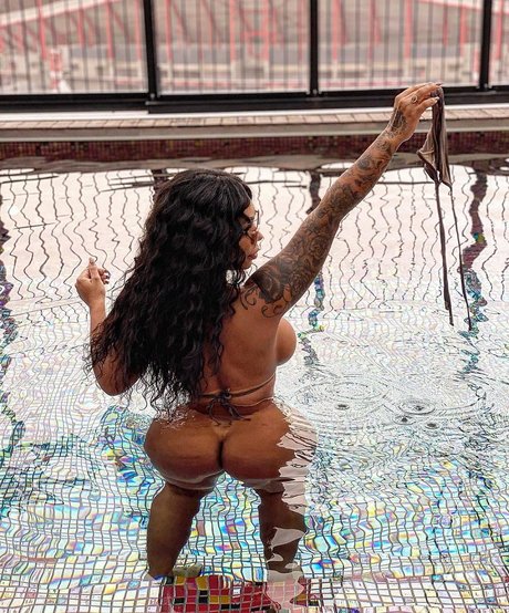 Valentina Ferraz model adult img