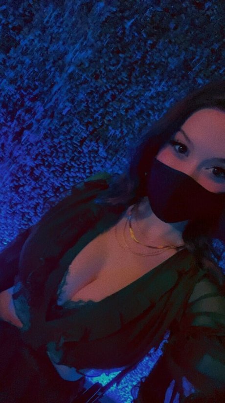 EmiliaNSFW top model pics