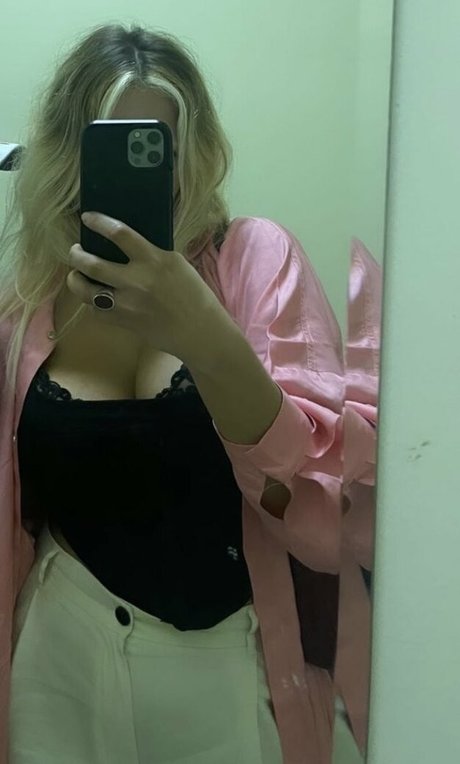 caracagl naked star image