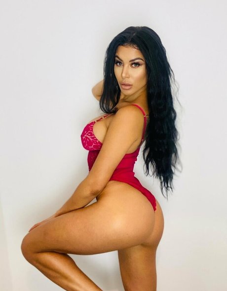 oliviaberzinc star naked photo