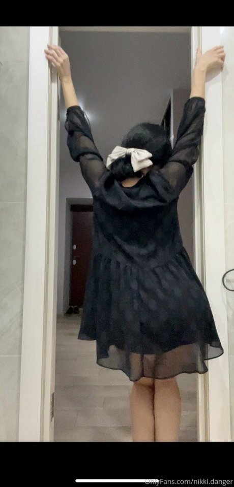 Nikki Danger model top photo