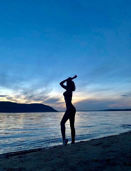 Nikki Danger model naked picture