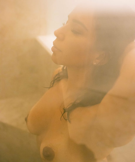 Andrea Boldbody nice actress pic