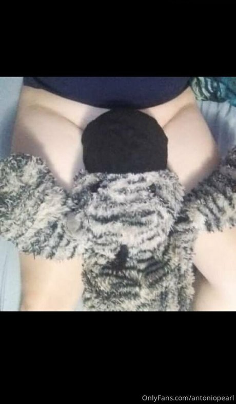 antoniopearl exclusive star image