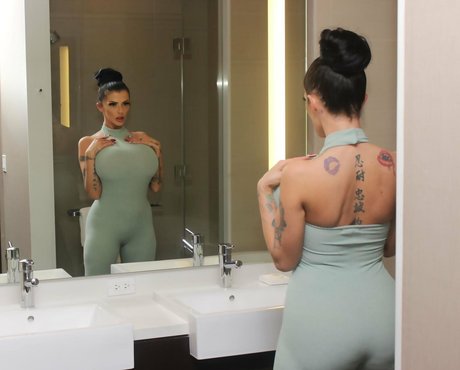 joslynjames star erotic pictures