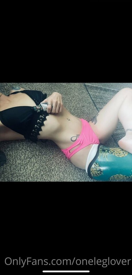 oneleglover star naked picture