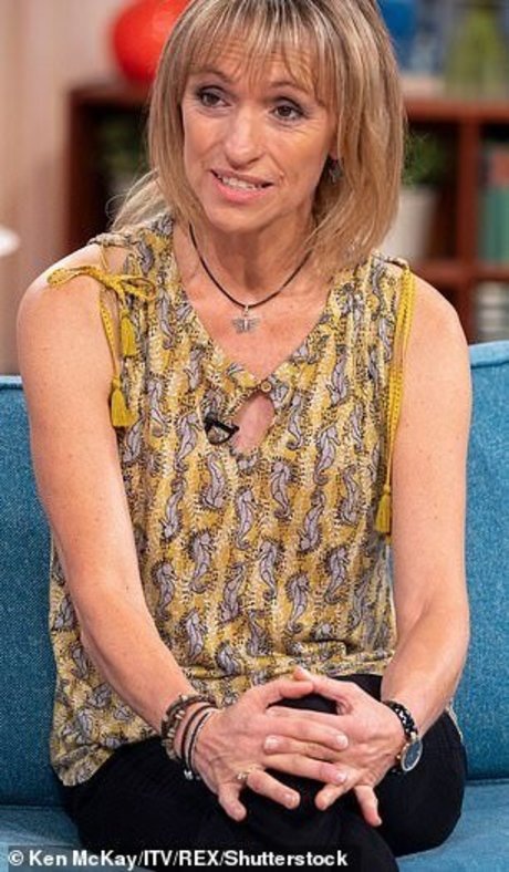 Michaela Strachan art model pics