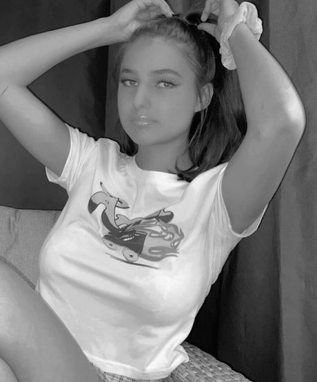 Emizzillo pornographic actress photos