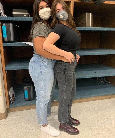 Sarah Lynne Marie art star pics