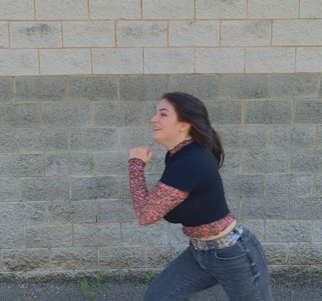 Sarah Lynne Marie hd model pic