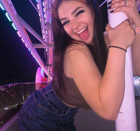 Sarah Lynne Marie erotic actress picture