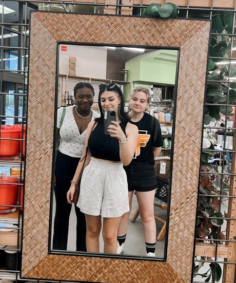 Sarah Lynne Marie high quality star picture