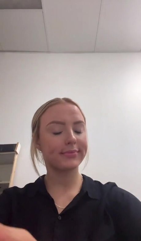 Charlotte Page star hot pics