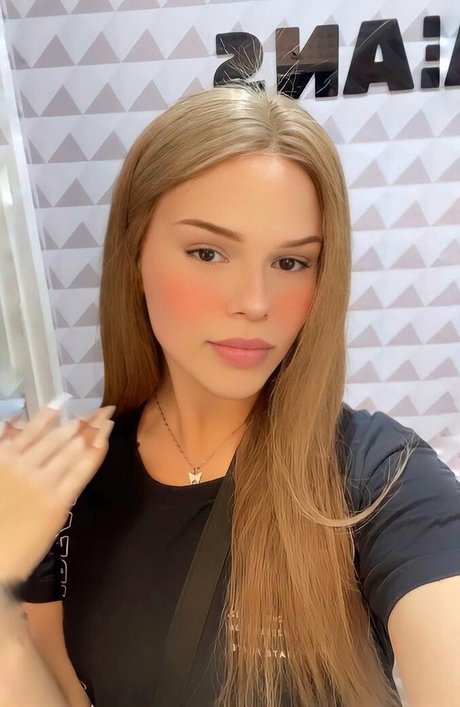 Maia Feel pornstar naked img