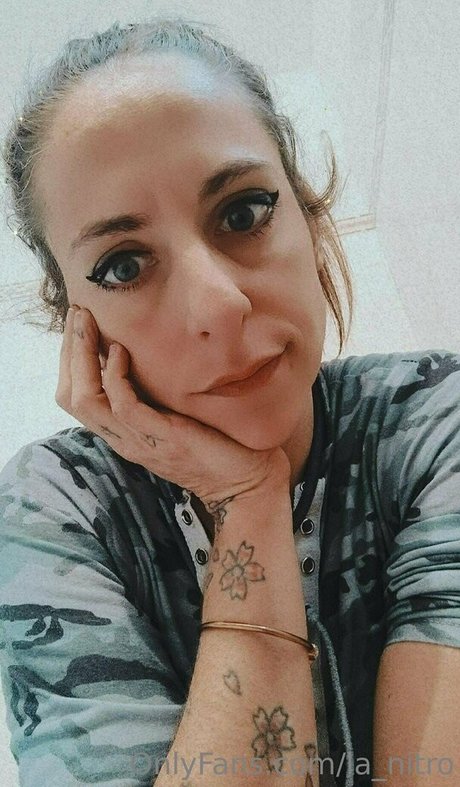 la nitro naked model img