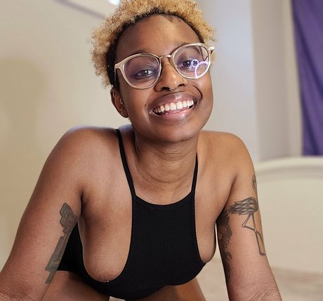 emo onlyfans exclusive pictures