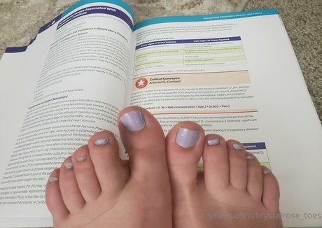 krystalrose toes nude star image