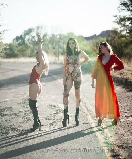 tush andd glitter high quality actress galleries