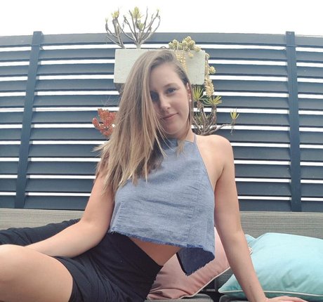 Elizabeth Height xxx model archive