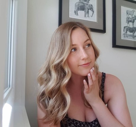 Elizabeth Height model beautiful pictures