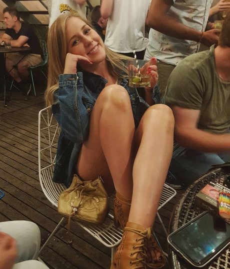 Elizabeth Height free model photo